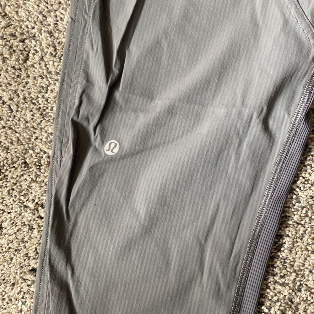 Lululemon dance studio crop size 6 - Picture 6 of 10